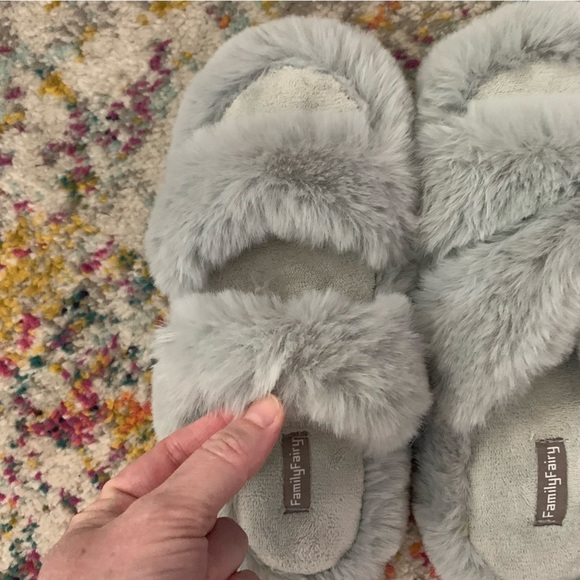 👗Wore once! Grey Fluffy Two-Strap Slippers, size Medium 7-8 - Picture 4 of 5